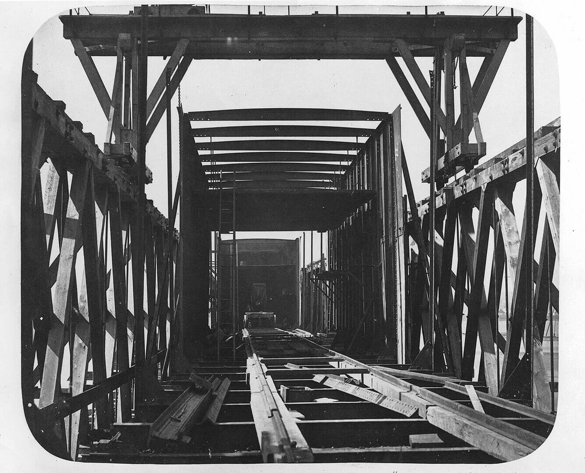 Art Canada Institute, William Notman, Framework of Tube and Staging Looking In, Victoria Bridge, 1859