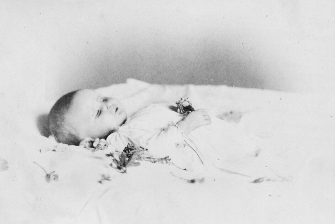 Art Canada Institute, William Notman, Mrs. Hillard’s Dead Baby, 1868