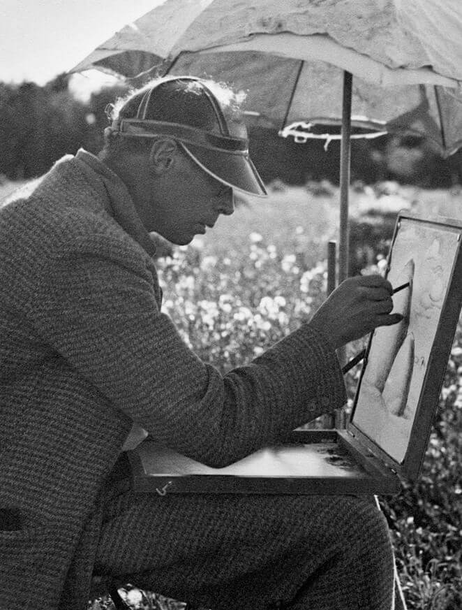 Art Canada Institute, photograph of Lionel LeMoine FitzGerald working from a portable sketching box at Silver Heights, August 23, 1934