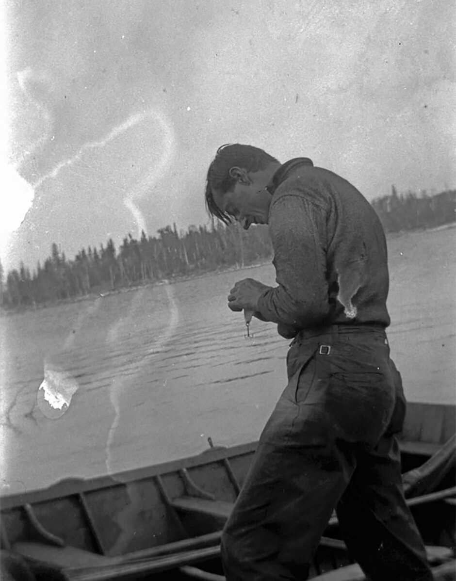At Canada Institute, Photographie de Tom Thomson sur le lac Canoe, v. 1915-1916