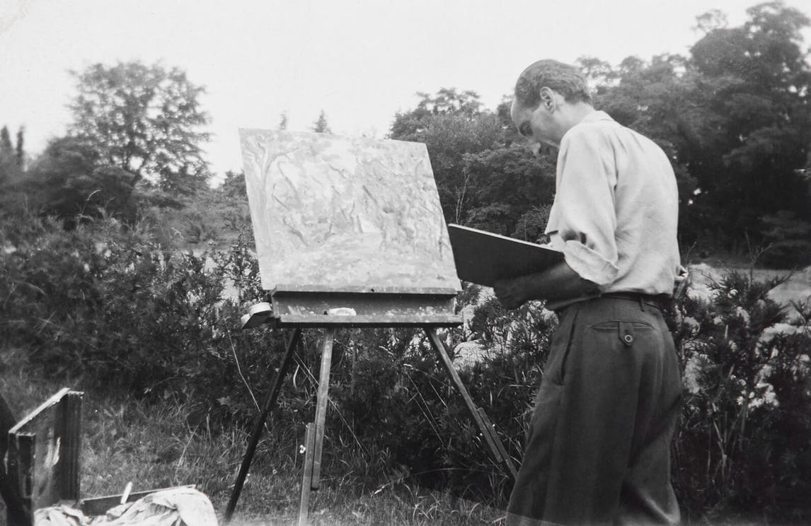 Art Canada Institute, Photograph, Gershon Iskowitz painting outdoors, date unknown