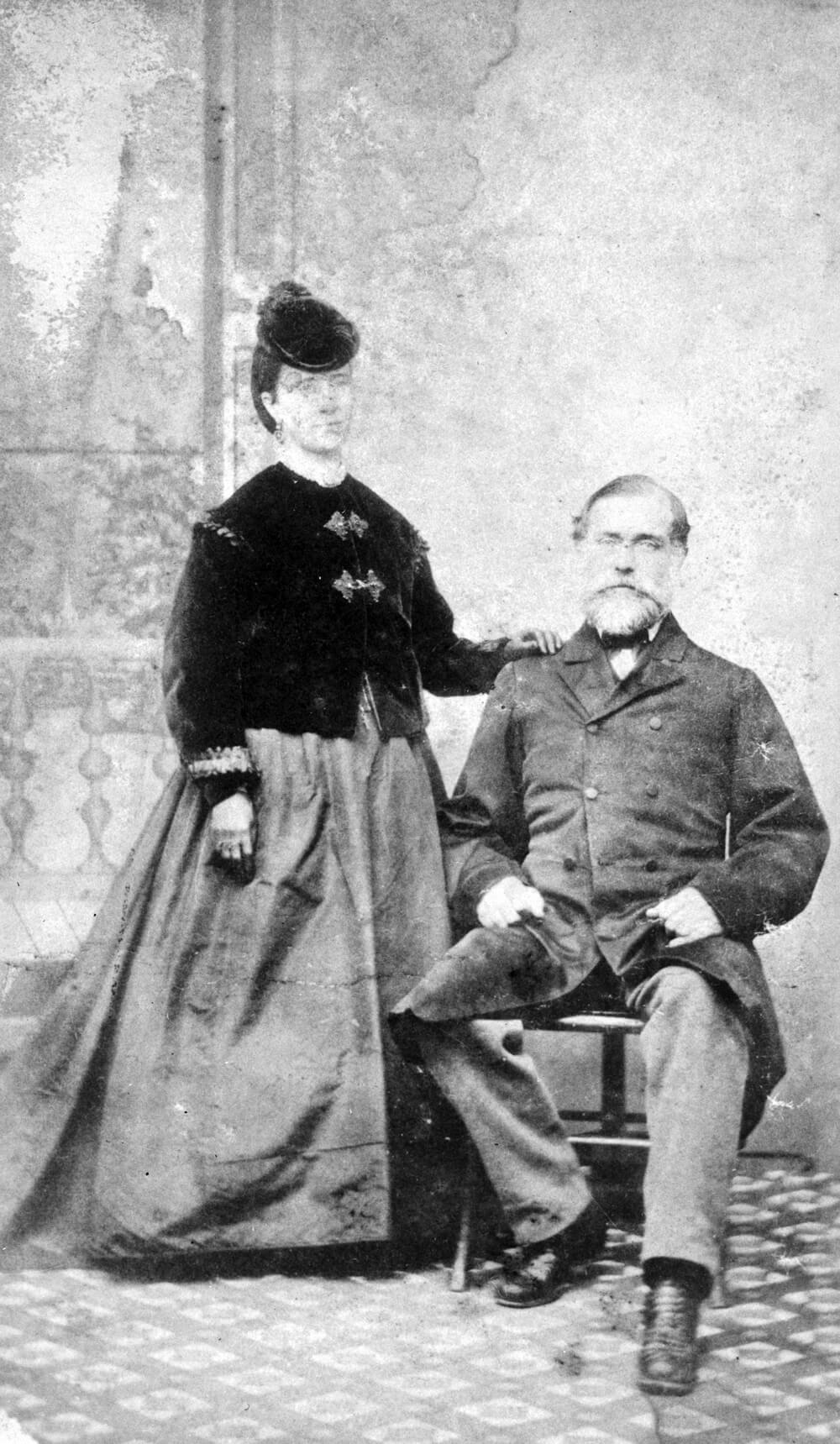 Art Canada Institute, Emily Carr, Studio portrait of Carr’s parents, c. 1876