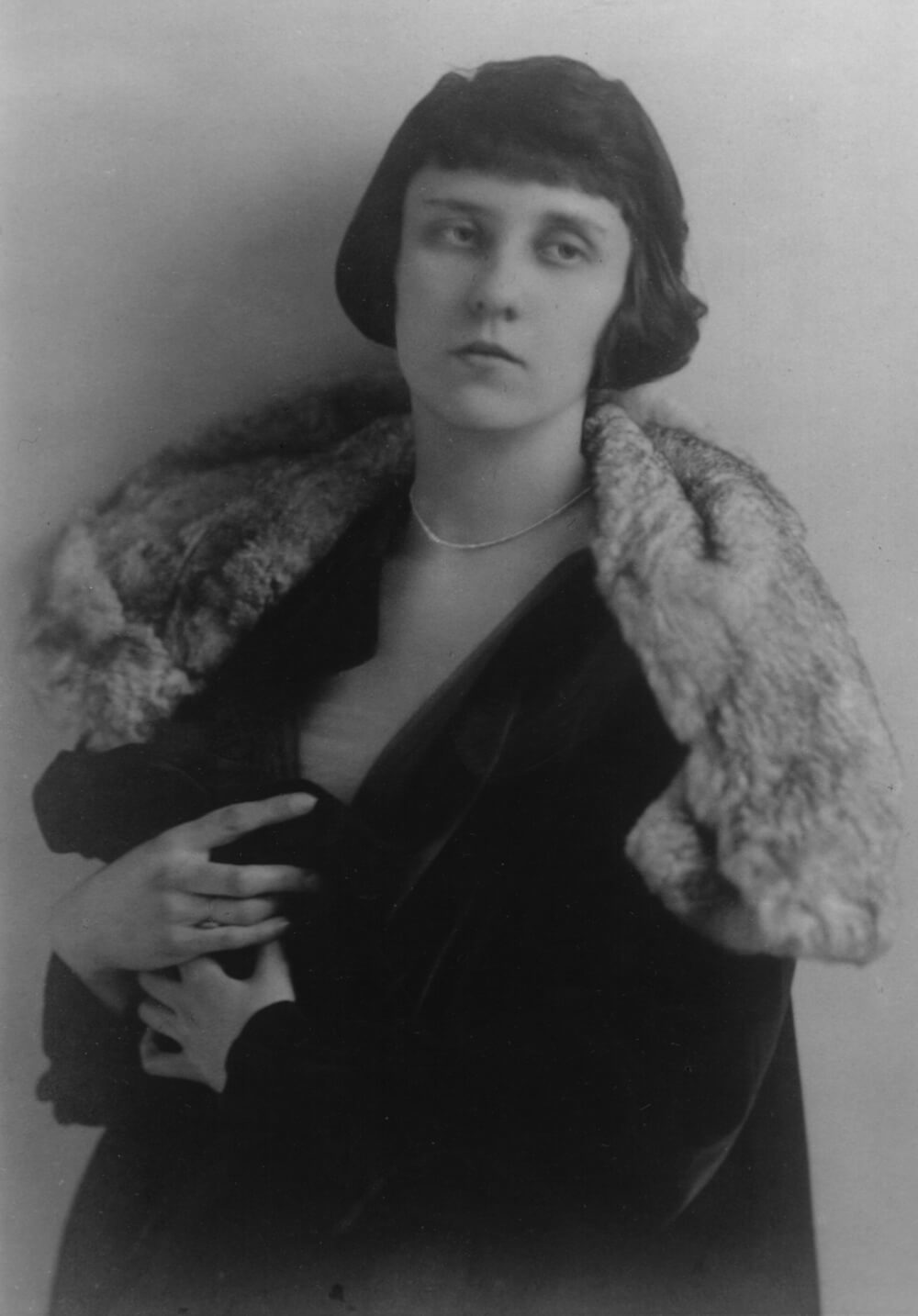 Art Canada Institute, Studio portrait of Prudence Heward, c. 1927